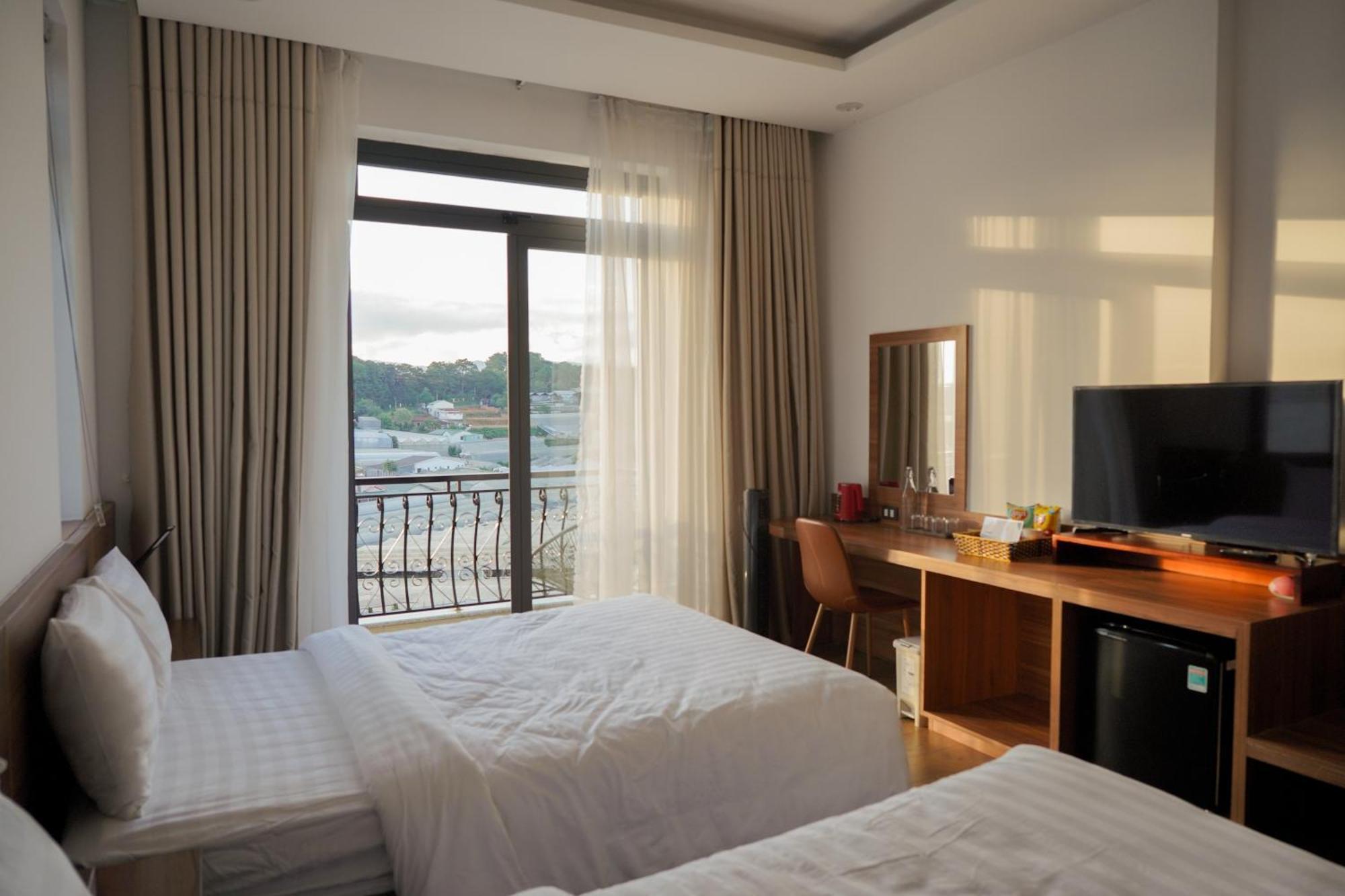 Готель The Elegant Dalat Екстер'єр фото